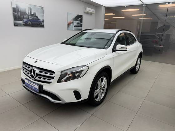 MERCEDES-BENZ GLA 200 1.6 CGI FLEX STYLE 7G-DCT MERCEDES-BENZ GLA 200 1.6 CGI FLEX STYLE 7G-DCT